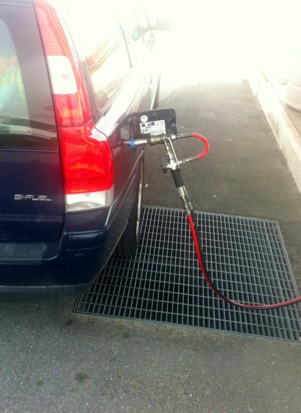 Reyke's tweet photo. Lustige Tankstellen, bzw. Zapfsäulen gibt's ... Teil 1 http://t.co/rVBK8tTG