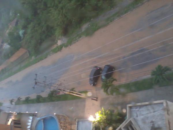 neriomed's tweet photo. @afeolacruz alcalde mira el desastre en la calle paliros las brisas en mannongo para cuando el asfaltado @papiros2011 http://t.co/RMT8hmyU