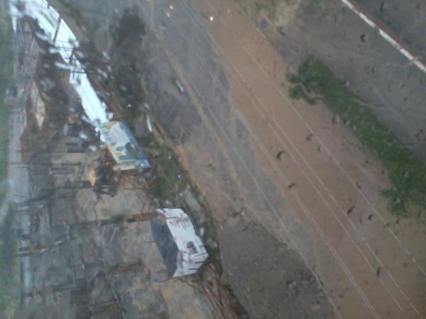 neriomed's tweet photo. @afeolacruz @Papiros2011 mira el caos de los escombros q deja en la calle la contructota CJA frente a Papiros mañongo http://t.co/SGsMGToS