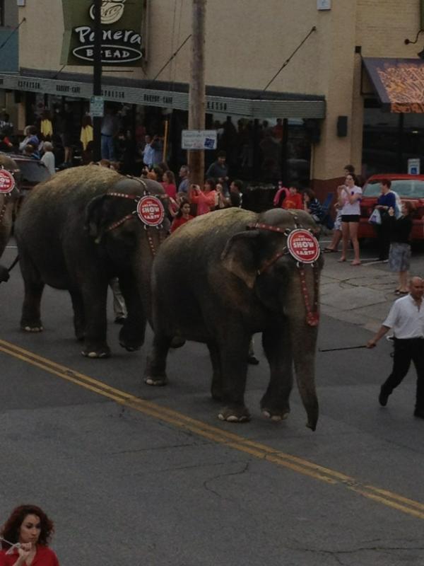 AlwaysPreparedE's tweet photo. Regular Tuesday night in grandview! http://t.co/u6G88LAZ