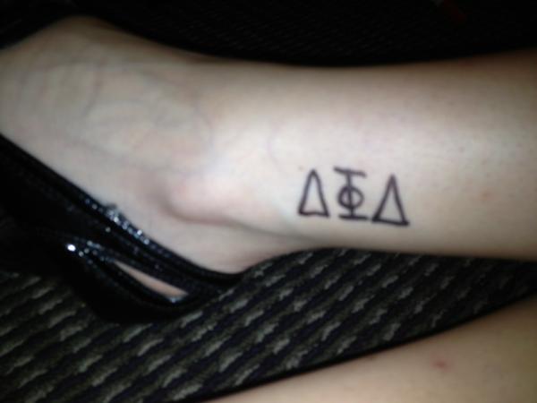 saramoonshine's tweet image. @mdreeszen this is your ankle. Liz is proud as fuck. #delphiweek