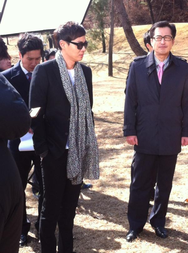 sewonitc's tweet photo. MBN 드라마 <사랑도 돈이 되나요> 나쁜 남자의 표본 ‘마인탁’으로 출연 중인 연정훈 씨 역시 톱스타들이 즐겨 착용하는 ‘잇’ 아이템인 랑방 선글라스를 착용했네요.랑방(Lanvin) SLN503G 700X http://t.co/bbsP2feM