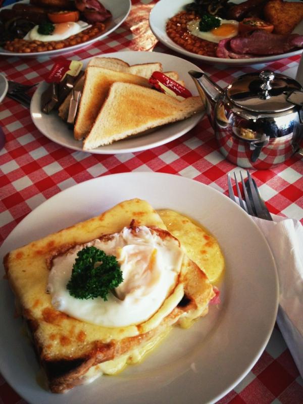 anyu's tweet photo. Croque Madame @ Cafe Rouge yummmmmm http://t.co/uXcJb0nC