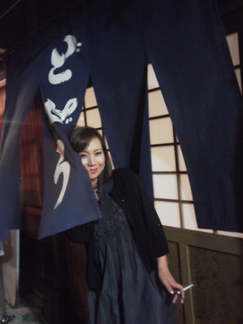 駒形どじょう9の日は鯨料理が割り引きだって&hellip;鯨の刺身とさらし鯨食べたわ~ http://t.co/LvFXXmTd