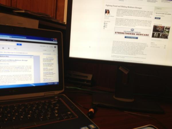 Kristen_Hayford's tweet image. New office #doublemonitor #swag