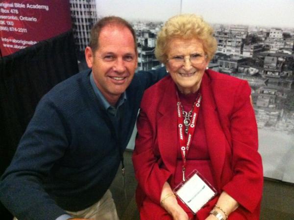 SanctusSchool's tweet image. @GWyton and missionary hero Huldah Buntain talking India.