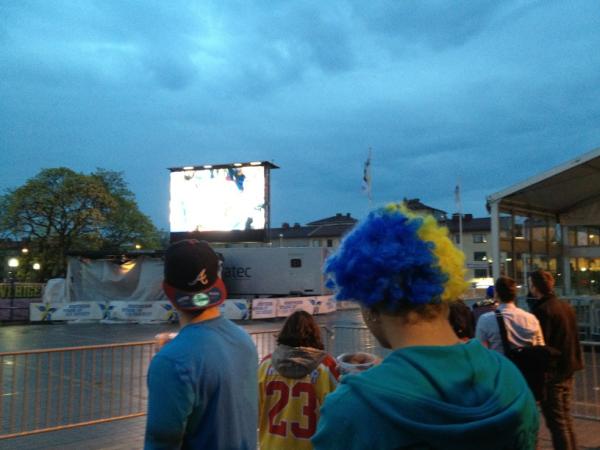 Vi hamnade visst i baren istället för matchen. Men men