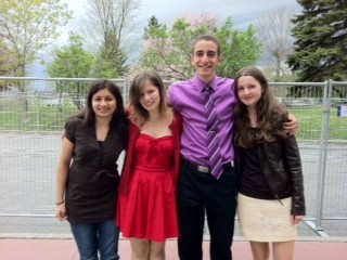 EOMNews's tweet photo. Earl students won prizes at the Carleton-Ottawa University French contest each in their categories.  Way to go! Bravo! http://t.co/TVYaWu6z