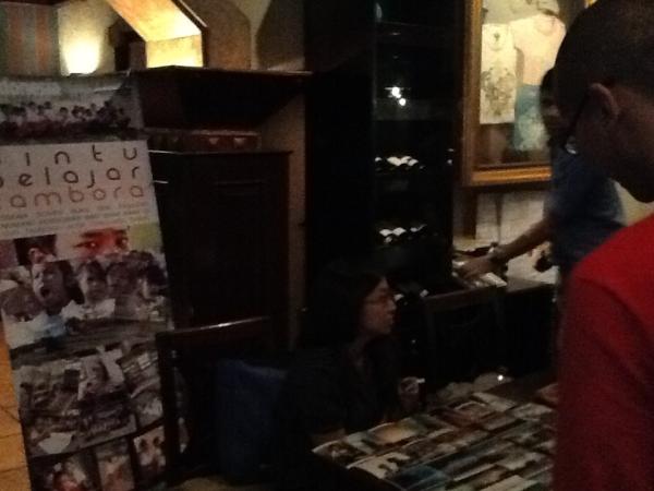 IntisariOnline's tweet photo. Komunitas @inindonesia_ di #ISAMMU 2 mau tau apa kegiatan mereka? http://t.co/FmARjRzs