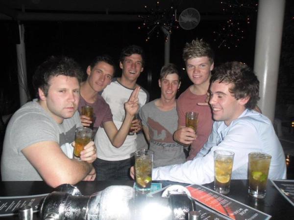 SamuelMartyn's tweet photo. @MBackhouse20 @rat722 @ShaneDutch23 smixing it up #doublefingeredpoint #happybirthdaybacky http://t.co/NfVJmj53