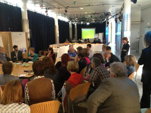 OC_HH's tweet photo. #swrbc12 aus der Session Strategie: Vom Was, vom Wie, dem roten Faden und der Frage, wie Zusammenhänge hergestellt http://t.co/MYdqNMo8