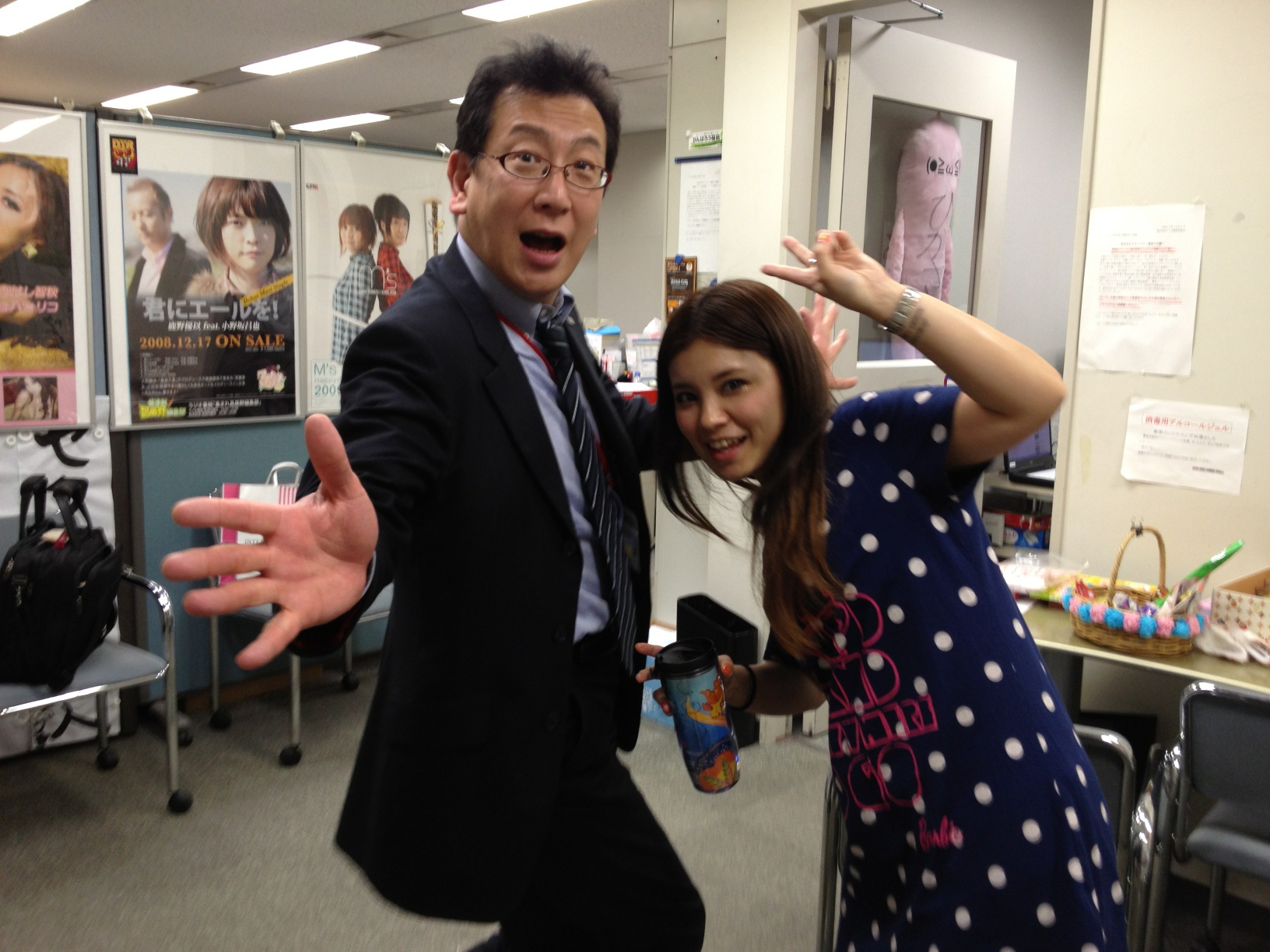藤林弘之 一部では クロレンジャー と呼ばれ 赤外線でアドレス交換すると リチャード とでてくるでおなじみ ラジオ関西 黒川営業局長と野中さん 重量挙げさん Oo 一部の人しか解らないけど貴重なツーショットだぞ Http T Co Kbtfn0cr