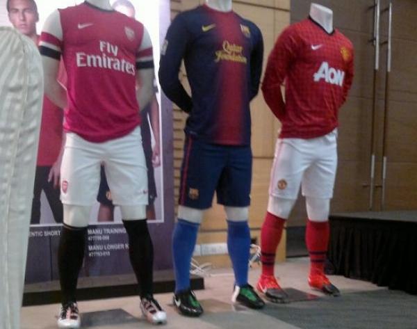 TheArsenalFC's tweet photo. Nike Preview; #Arsenal #Barcelona #ManUtd http://t.co/JEcnOypY