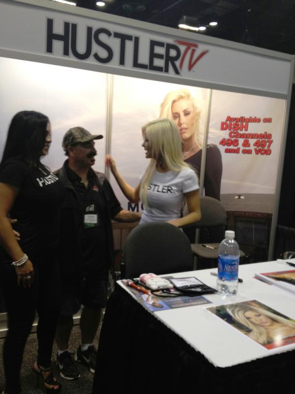 Hustler's tweet photo. Look who we have representing #TeamHustler at the #DishNetwork #Summit2012 @AdrianaSephora @XXXMariahMilano ♥Thx ladies http://t.co/qULDmwLv