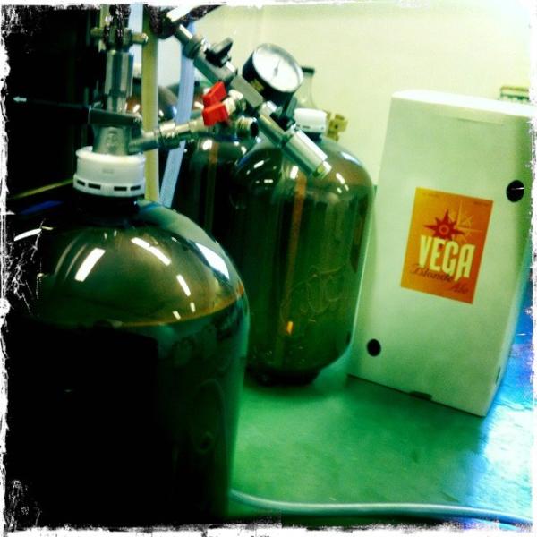 Vegabryggeri's tweet photo. Fylla fat idag - Leverans i morgon. Låt Vega porla! #Hagabion #VegaBryggeri http://t.co/rr1YQbQw