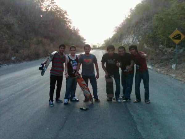 VK_legacy's tweet image. Una tarde de #Longboarding con los cuates en un gran atardecer! :) Puro #SlideJam