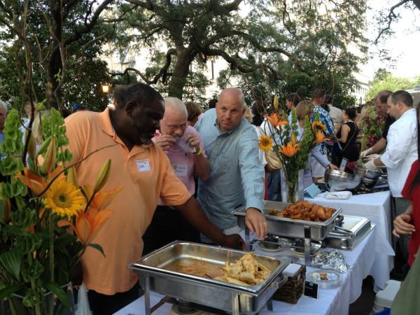 pulso_sav's tweet photo. RT @savchamber: The Wild Wing Cafe table is really popular at Taste of Downtown! #Savannah http://t.co/MI4U0gtr #bm #br