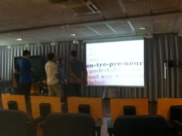Xavir90's tweet image. Preparats per la següent presentació de #projectesweb !