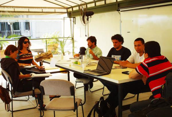 acessalegal's tweet photo. A gestão do Acessa Legal está reunida agora falando sobre o lançamento do projeto na DE SUL2, que acontece amanhã 12/05 http://t.co/xTgbKC6v