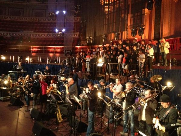 CadburyUK's tweet photo. Run through of our power ballad medley to help @TeamGB #KeepPumped has us dancing round already! #OurGreatestTeamRises http://t.co/kE6Ol98z