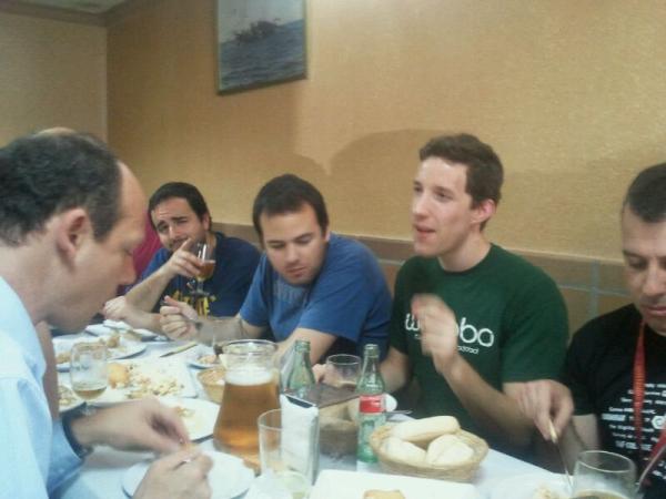 penyaskito's tweet image. #cusl6 Software Libre es compartir... Compartiendo unas raciones para terminar el @concursosl