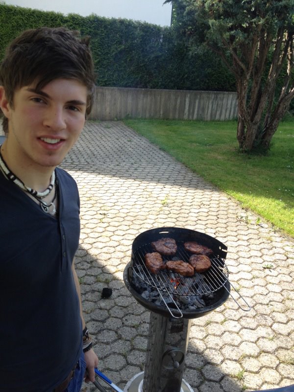 liebe grüße vom grillstiefel!!!Juhu ich hab am montag endlich birtday :)) 

liebe euch alle ♥