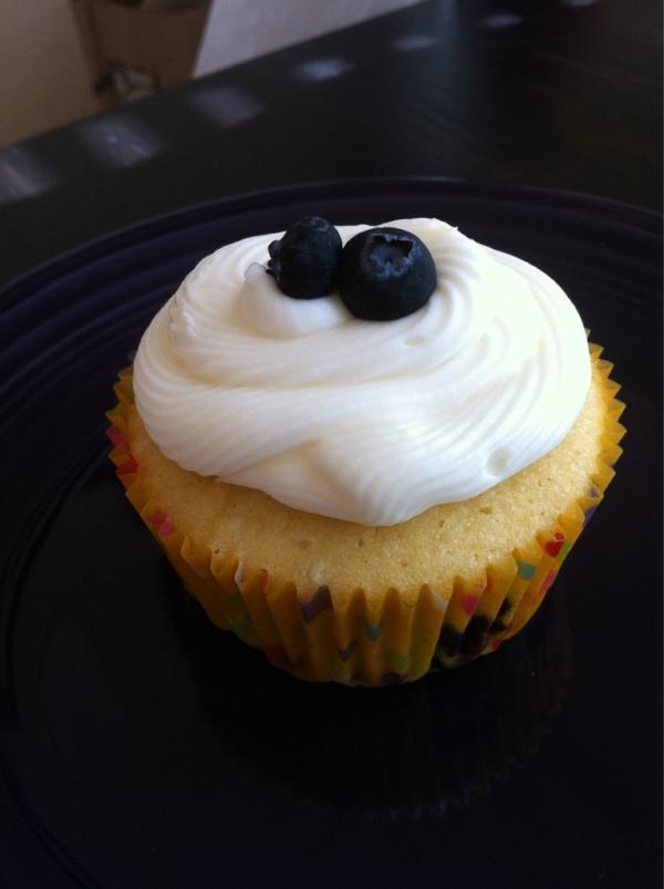 SFSweets's tweet image. Late night baking #2: Lemon blue cupcakes! Not my best frosting work but sleep was calling. #bakingmachine