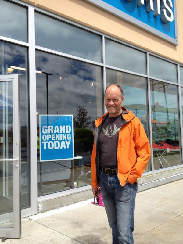 mntn's tweet photo. grand opening today #bestoutdoorstore #lovewhatyoudo  #iloveems http://t.co/4voYA5o0