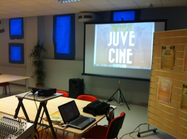 nullpointer_tic's tweet image. Preparando la biblioteca para las conferencias y proyecciones de proyecto juvecine en @guevejar