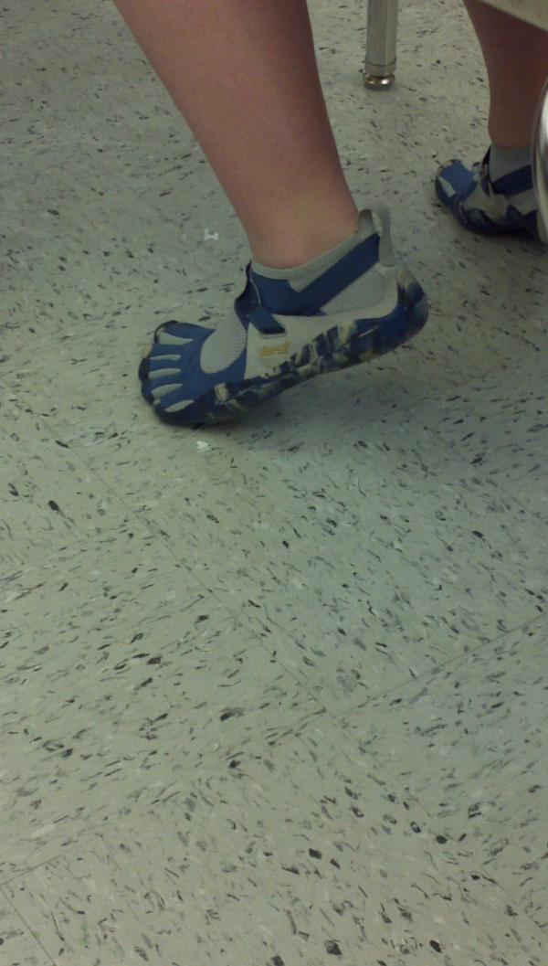 BrynnlyButcher's tweet photo. New fashion statement?#skylineprobs http://t.co/uc4qrhF6