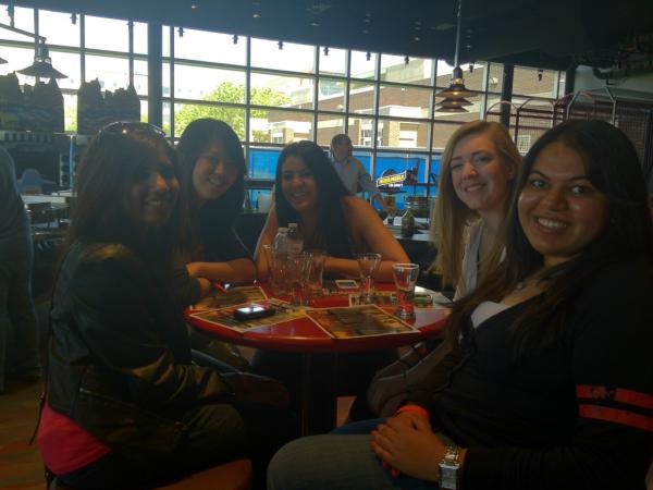 FarahH786's tweet image. Beer tasting! #seniorevents @DoReMarieee @itzMoMoS @karajord and Kristine!