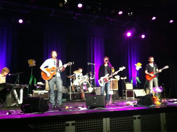 Plaice in voorprogramma Israël Nash Gripka