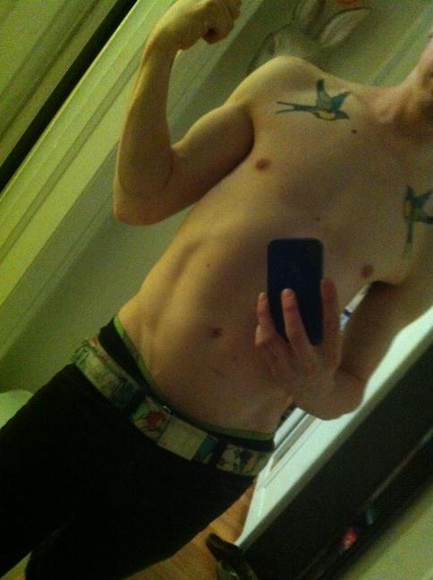 VeganFox's tweet photo. Back from the gym, noticing a lot of muscle forming!! Feeling totally pumped:) #vegan http://t.co/vb5AIrRF