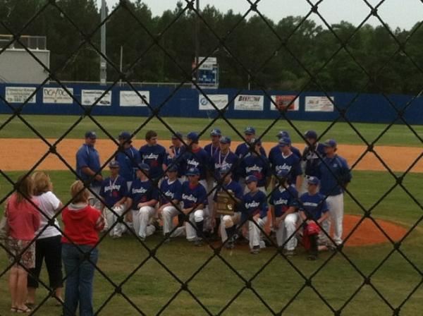 hollsballs17's tweet image. look at those regional champions!! #HardingBaseball
