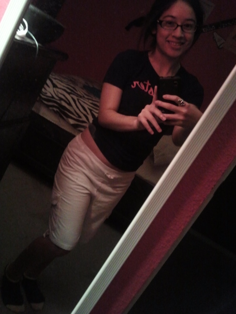 Dessssieeee's tweet image. Chilled Night, Dgaf How I Look! Fwm &amp;gt;;)) #StayedIn.