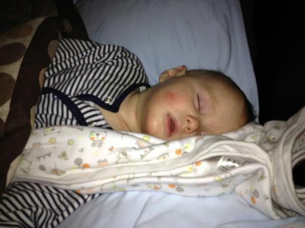 JulzDalton's tweet photo. Fast asleep! http://t.co/KZJaADNt