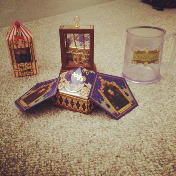 Fernhero's tweet image. Coisas do harry potter que eu comprei