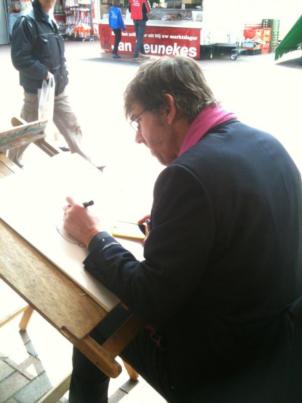 ToscanaStadskan's tweet photo. Sneltekenaar in #centrum #stadskanaal en muziekkorpsen. Gezellig! http://t.co/4lBIST4Y