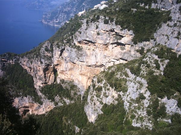 AlbertValenti's tweet photo. Path of the Gods
(Positano, Italy) http://t.co/3bUU3DII