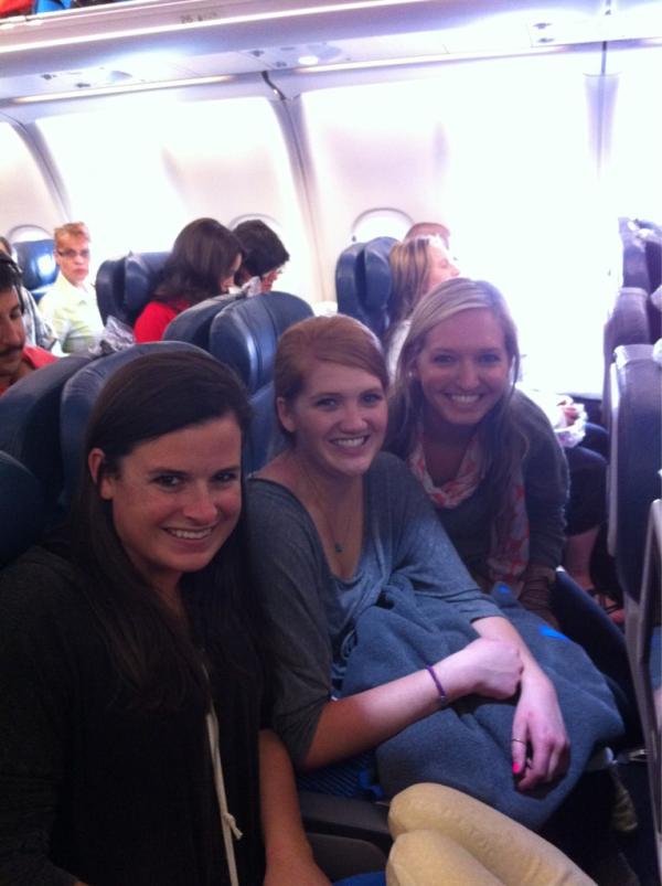 KellyHite1's tweet photo. See ya later America!!! @Mboniface @mk_link @gingafriendfran #capetownbound http://t.co/eev3ctLG