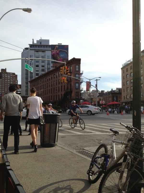 webstartbristol's tweet photo. New York - 80 degrees, noisy, full of people - what's not to love! http://t.co/z67UFwRC