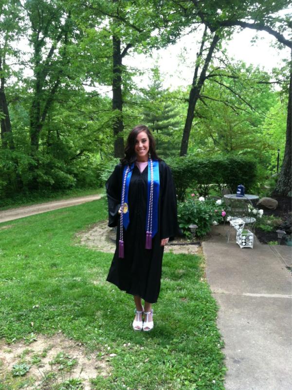 HydeSuzy's tweet photo. Finally a college graduate :) http://t.co/y6IOEfxg