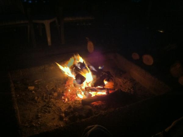 JiMpiSh's tweet image. Having a fire at our friends amazing house on a lake! They invited us to "house sit" while they were gone. #Minication!