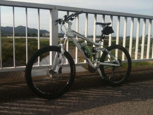 tetsuyatakada's tweet photo. 夕方からの打ち合わせ前に久しぶりのプチサイクリング http://t.co/VIRuxOFH