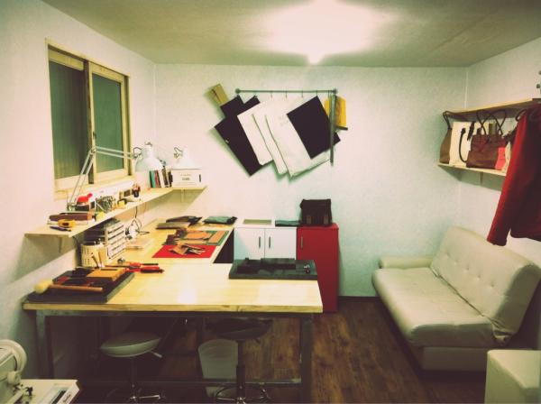 C_Robusto's tweet image. 트윗에는 늦었지만 작업실 신고!! 곧 블로그에도 자세한 작업실 만드는 이야기를 공개 예정