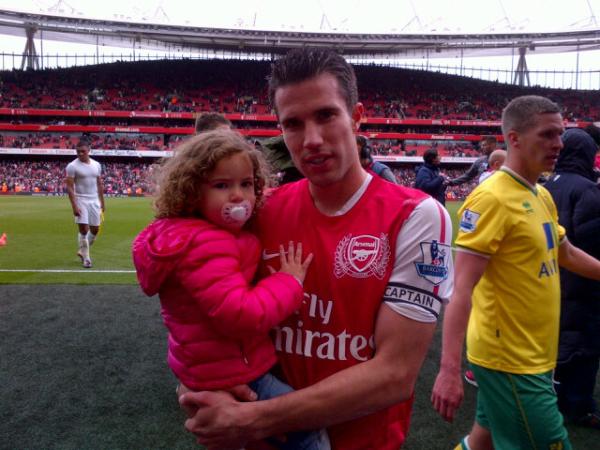 Forgot to post this pic last week. I love the daughter-daddy love. Aren't they the cutest