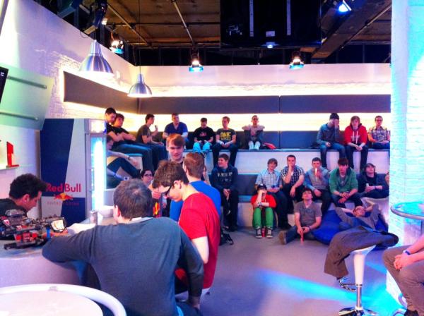 followcassandra's tweet image. The audience at ESL&apos;s new studio, with open bar, waiting for the Dutch Blizzard #SC2WCS to start. @ESL @esltv