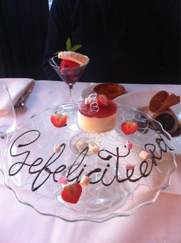 Kimjans's tweet photo. Wat een verwennerij!! Samen met @thekingnb bij @KoenVloet !! http://t.co/kxhYZMY4