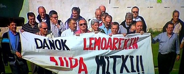 sdlemona's tweet photo. Ex presidentes y ex directivos en diferentes épocas del Lemona, ofrecen su apoyo al Club y a Mitxi su actual Presidente http://t.co/wWnAQQUP
