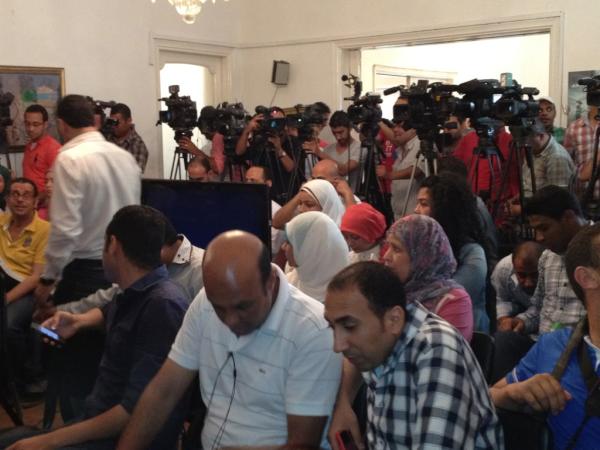 حشد إعلامي ينتظر مؤتمر صحفي لموسى بعد قليل. http://t.co/wJ3HA65m